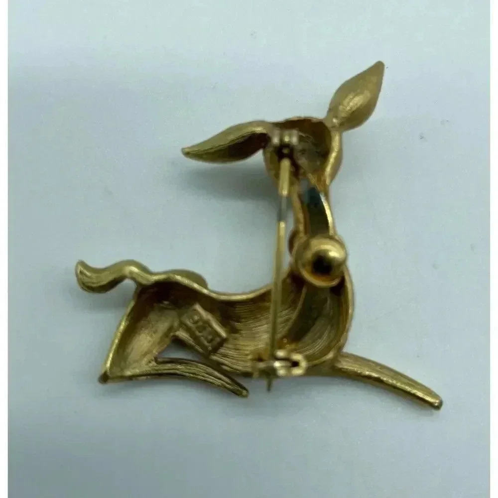 Fawn Deer Brooch JJ Textured Gold Tone With Green Stone Eyes Vintage 1970’s - Picture 2 of 5